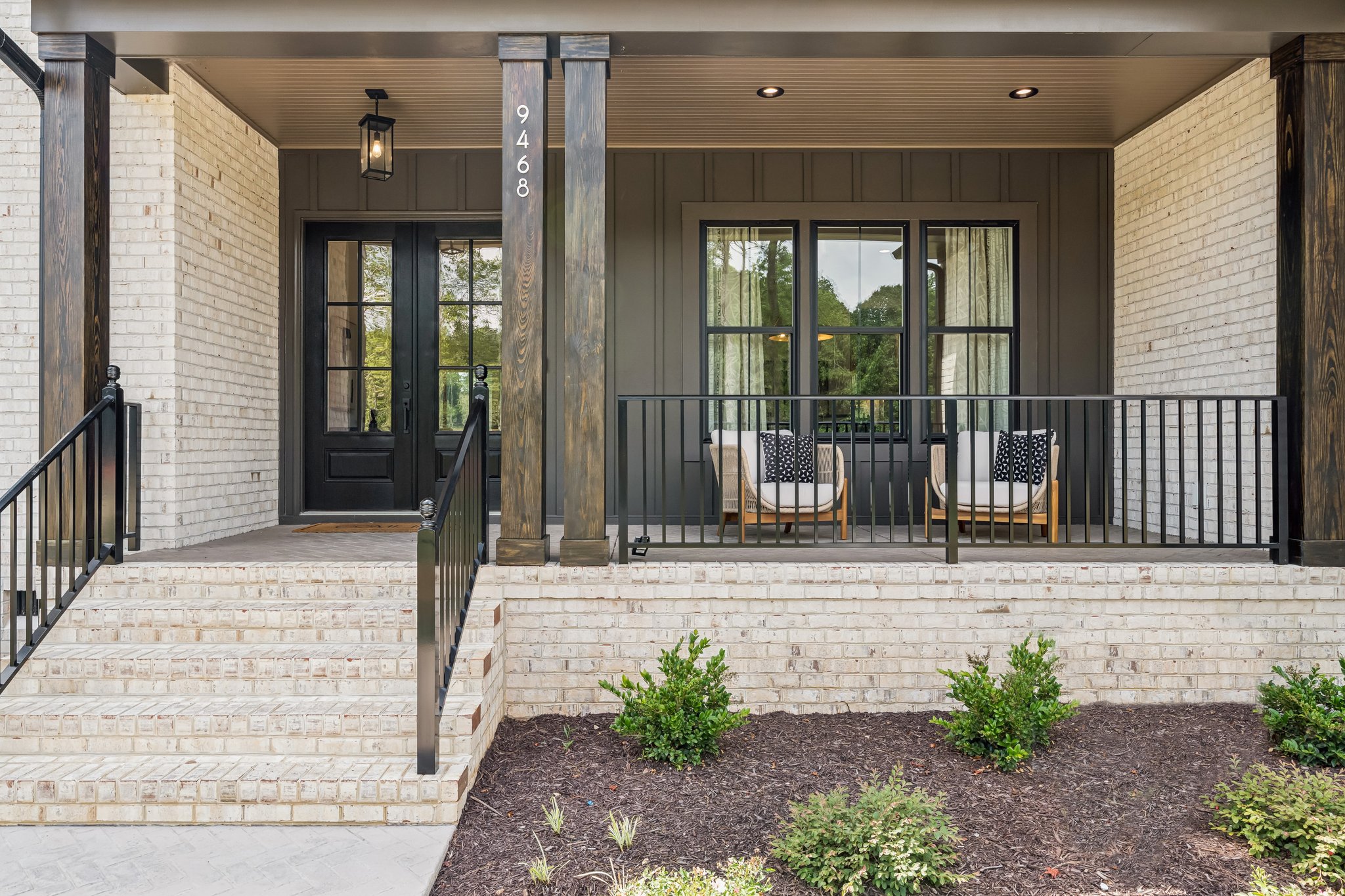 24b_RCI_Claremont_frontporch