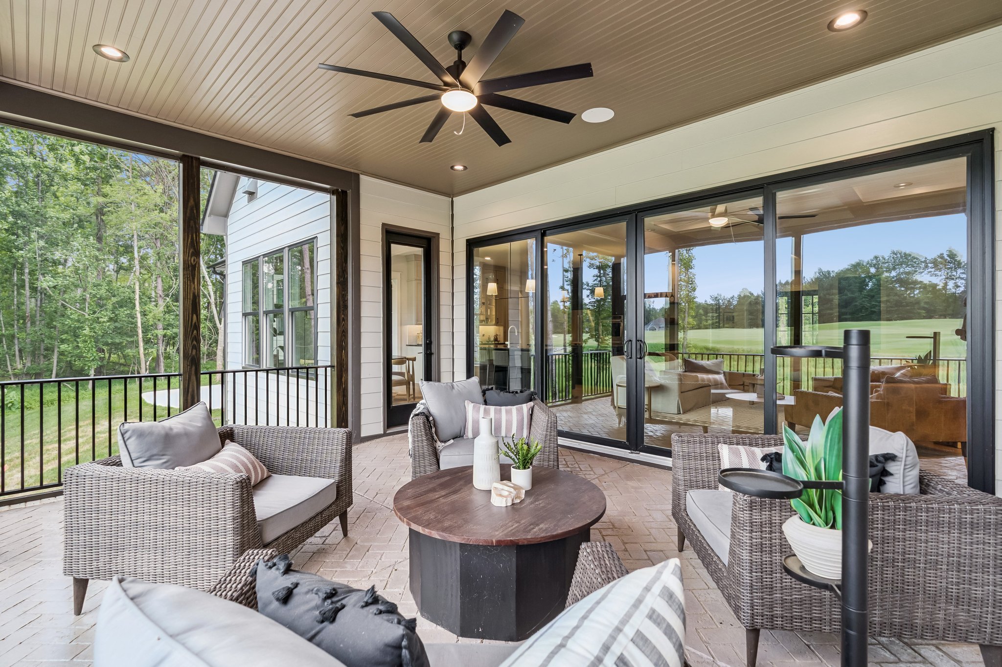 24i_RCI_Claremont_rearporch